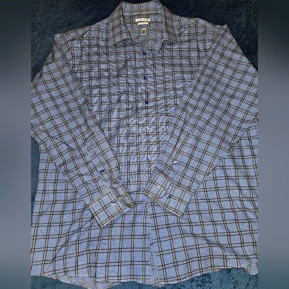 Men's Van Heusen button down dress shirt, size XL, color Blue